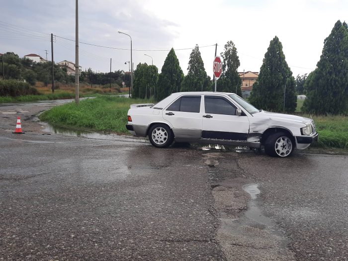 Αγρίνιο: Τροχαίο με τραυματισμό γυναίκας στον κόμβο Αμαλίας