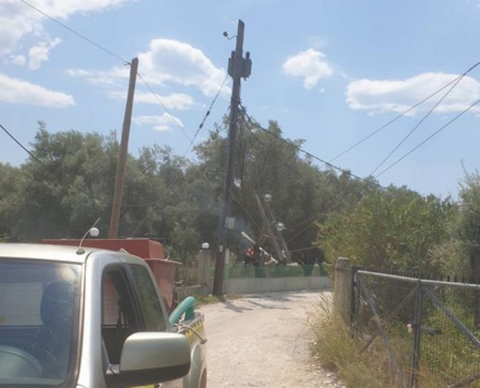 Άμεση η παρέμβαση του Δήμου Ξηρομέρου για φωτιά σε κολώνα της ΔΕΗ