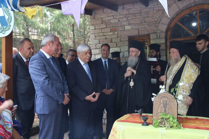 Με λαμπρότητα και κατάνυξη η Θεία Λειτουργία του Αγίου Κοσμά του Αιτωλού  στο Μέγα Δένδρο Θέρμου