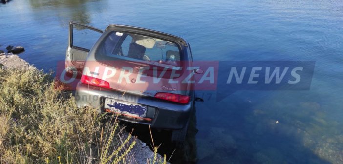 Πρέβεζα: Αυτοκίνητο στη θάλασσα, για πολλοστή φορά στο ίδιο σημείο