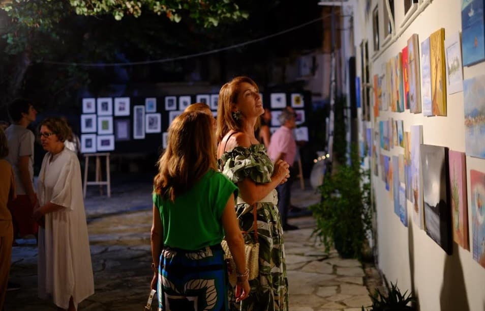 Εντυπωσιάζει η εικαστική έκθεση του Πολιτιστικού Συλλόγου «Το Αιτωλικό»