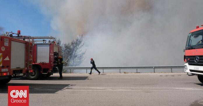 Κλειστή η «Ολυμπία Οδός» από την Ελευσίνα έως τη Νέα Πέραμο λόγω της φωτιάς