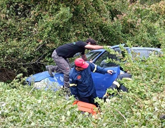 ΙΧ κατέληξε στο γκρεμό στο Αμπελάκι Αμφιλοχίας