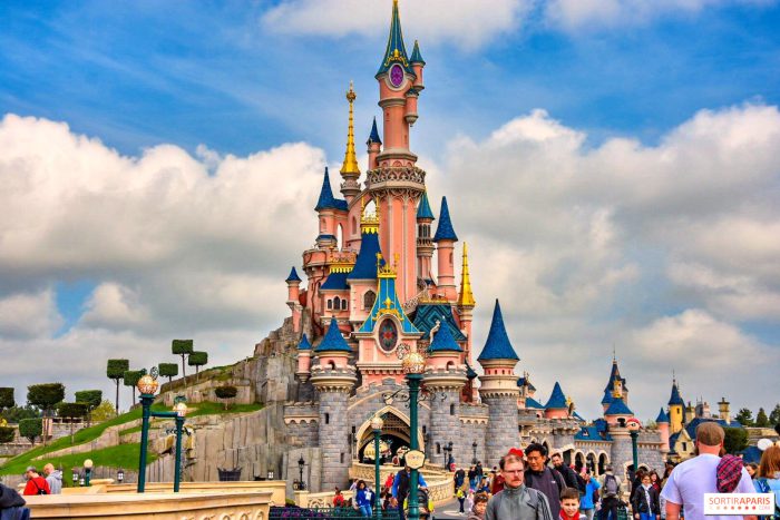 Disneyland: Προσλήψεις με την «ημέρα καριέρας» στην Αθήνα