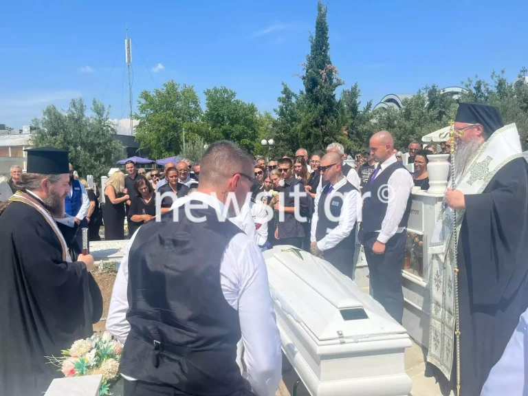 Ράγισαν καρδιές οι επικήδειοι για τη 19χρονη ναυτική δόκιμο