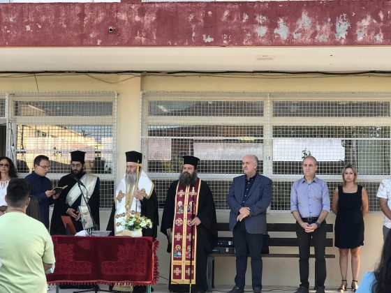 Μαζί με τους μαθητές στον αγιασμό ο Δήμαρχος Μεσολογγίου, Κώστας Λύρος, χαιρέτησε την έναρξη της νέας σχολικής περιόδου