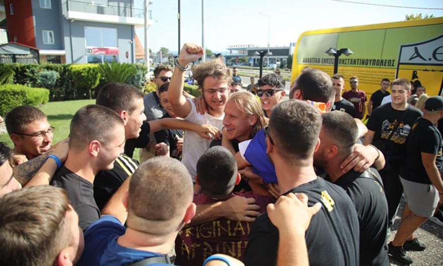 Θερμή υποδοχή της ΑΕΚ στο Αγρίνιο