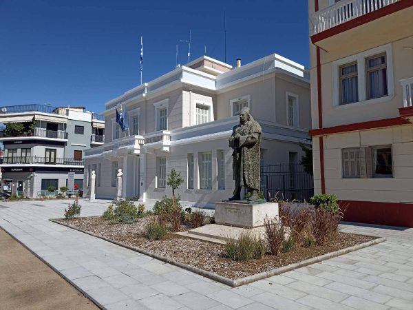 Κώστας Λύρος: Ολόκληρη η αλήθεια για την πλατεία Μεσολογγίου
