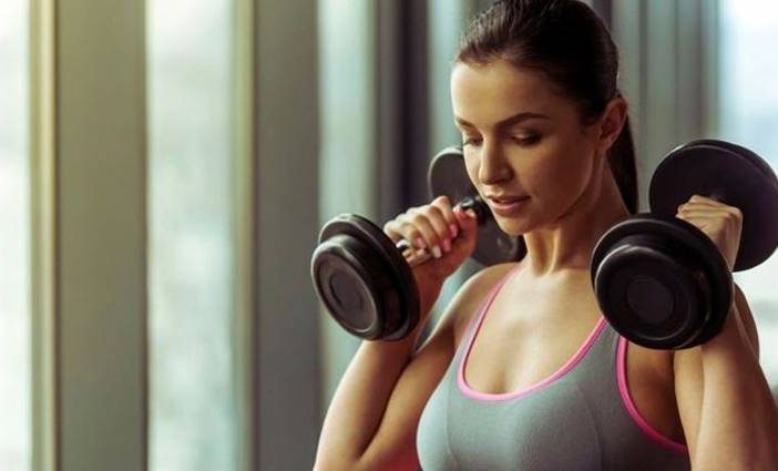 Έρευνα: Η άσκηση με βαράκια μειώνει τον κίνδυνο πρόωρου θανάτου
