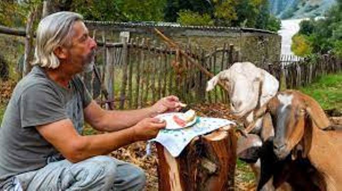 Ζευγάρι επέστρεψε σε χωριό της Αιτωλοακαρνανίας για να ασχοληθεί με την κτηνοτροφία