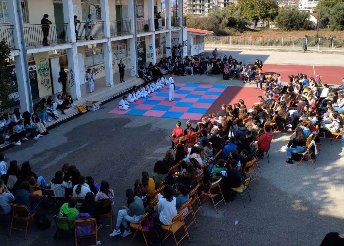4ο Γυμνάσιο Αγρινίου: Μαθητές τίμησαν τη μνήμη του Αλέξανδρου Νικολαΐδη