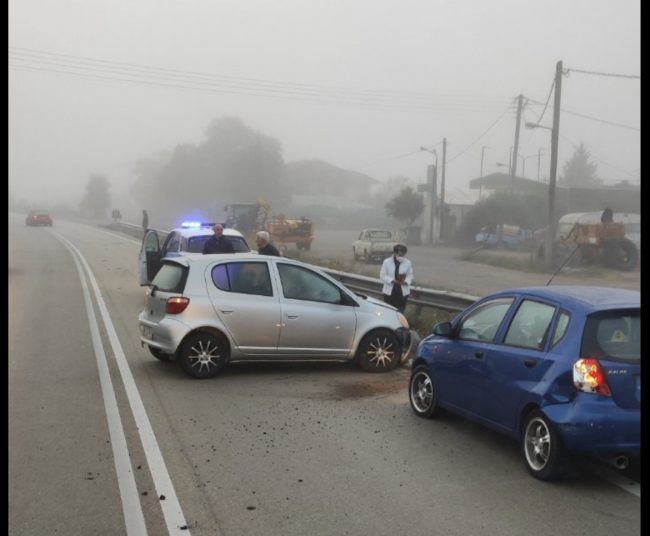 Καραμπόλα τριών οχημάτων στον Κουβαρά