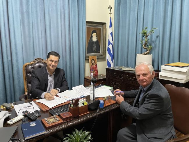 Δήμος Αγρινίου: Υπογραφή σύμβασης για ανακατασκευή πεζοδρομίων και διαμόρφωση ραμπών ΑμεΑ