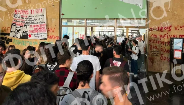 Εικόνες χάους στην Πάτρα: Τεράστιες ουρές για ένα πιάτο φαγητό στην εστία του Πανεπιστημίου
