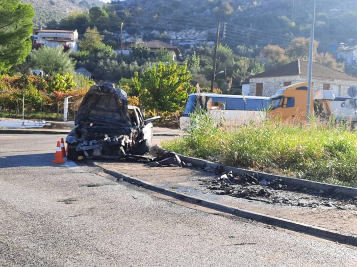 Σοβαρό τροχαίο στο Κεφαλόβρυσο Αιτωλικού: Τραυματίστηκε οδηγός -Κάηκε το όχημα