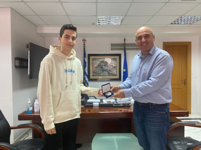 Τον μαθητή Γιώργο Μελίστα τίμησε ο Δήμαρχος Ναυπακτίας Βασίλης Γκίζας