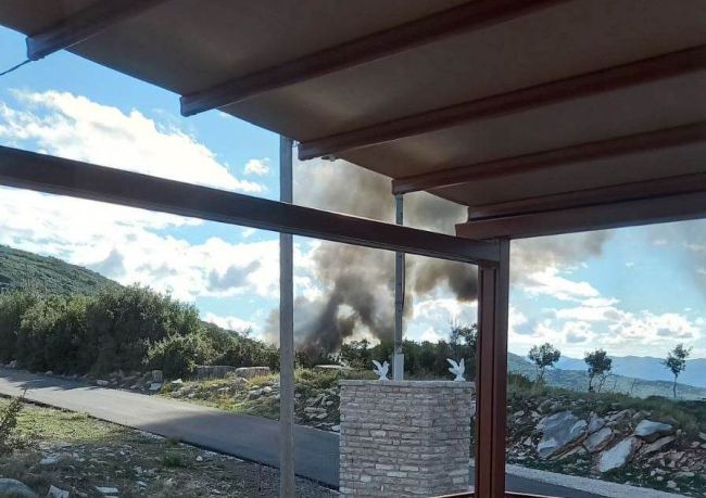 Φωτιά σε container κοντά στους Αγίους Αποστόλους στο Θέρμο
