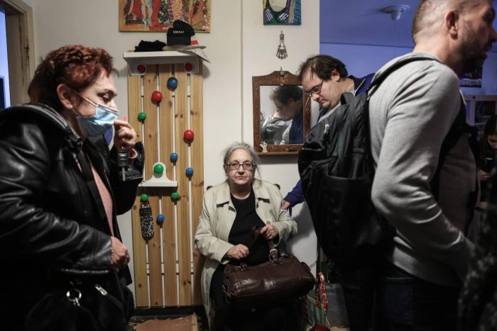 Εισβολή στο σπίτι της Ιωαν. Κολοβού από το Θέρμο μετά τον πλειστηριασμό-Στο πλευρό της η ΕΣΗΕΑ