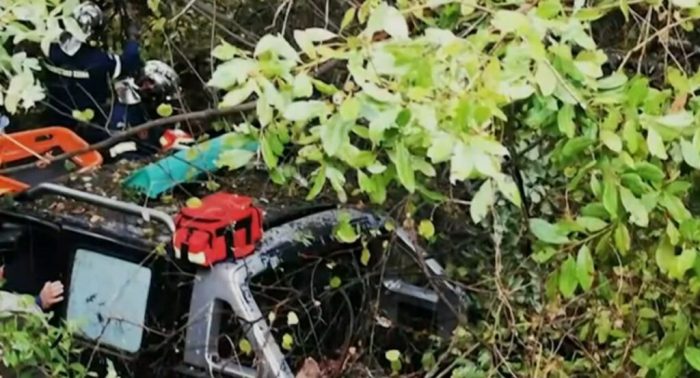 Τροχαίο με μητέρα, παιδιά και γιαγιά – Το όχημά τους έπεσε σε γκρεμό στη Σάμο