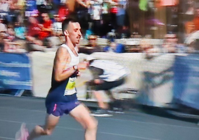 Ο Αγρινιώτης Κώστας Σταμούλης, τερμάτισε 3ος- Οι σκηνές στον τερματισμό ήταν εκπληκτικές στον 39ο Αυθεντικό Μαραθώνιο της Αθήνας