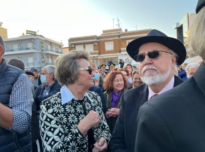 Μεσολόγγι: Η ελληνίδα μάνα! Ακόμη και όταν ο γιος είναι δεσπότης!