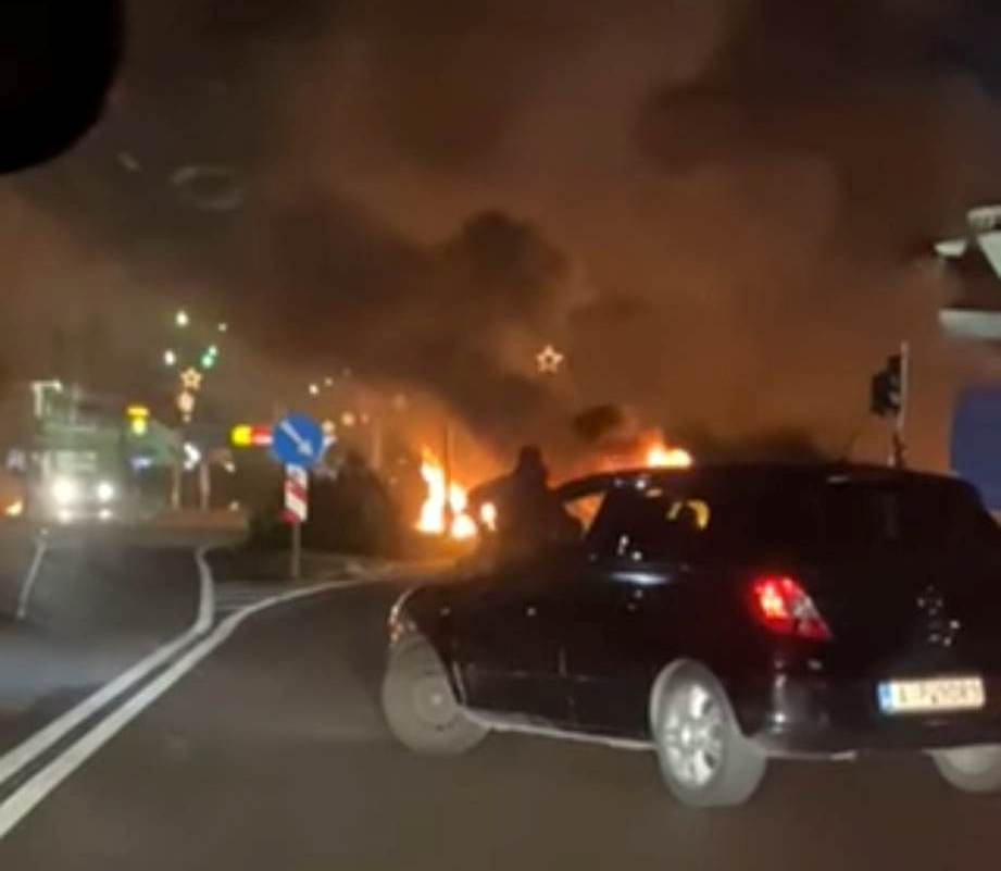 Νέα επεισόδια από Ρομά στο Αγρίνιο- Αναψαν φωτιές και απέκλεισαν την εθνική