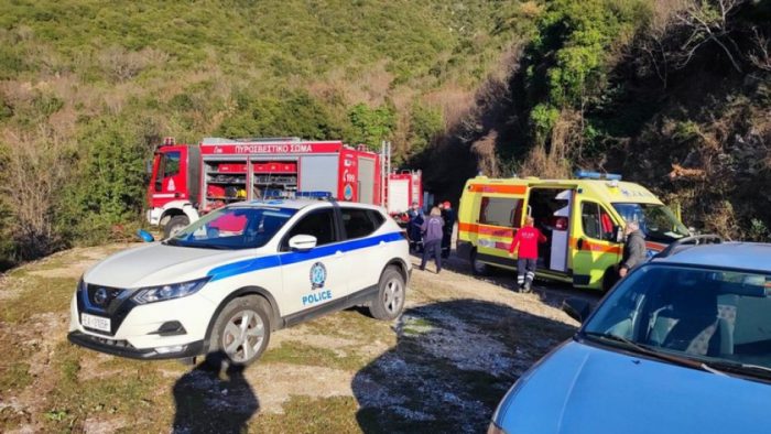 Τριμελής οικογένεια έπεσε με το ΙΧ σε γκρεμό 80 μέτρων στο 25ο χιλιόμετρο της επαρχιακής οδού Ιωαννίνων- Τσεπελόβου