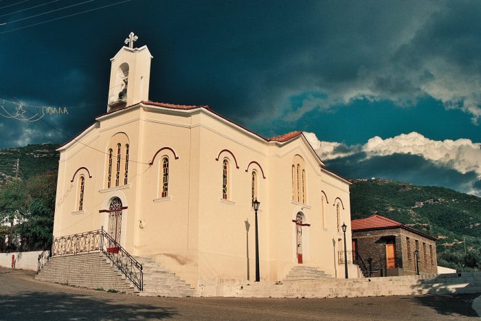 Στο Ελαιόφυτο Αγρινίου το στερνό αντίο στην άτυχη γυναίκα που παρασύρθηκε από όχημα!