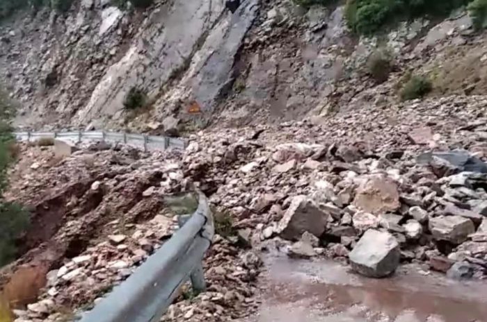 Αποκλείστηκαν χωριά στο Θέρμο από την κακοκαιρία