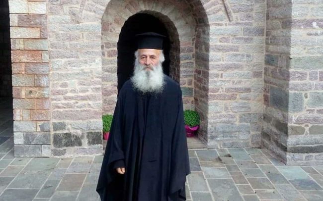 Πένθος στο Κρύο Νερό Τριχωνίδας – Εκοιμήθη ο πατήρ Ευάγγελος Κολοβός