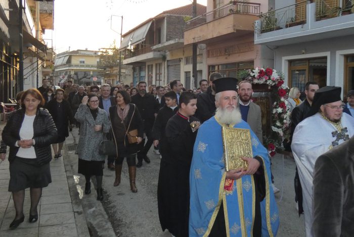 Με λαμπρότητα η λιτάνευση της Ιερής Εικόνας του Αγίου Νικολάου, στα Καλύβια