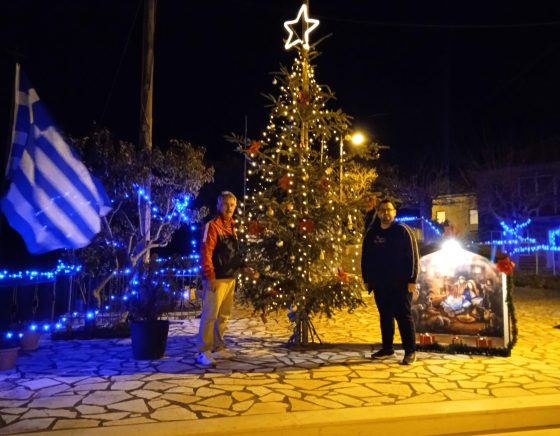 Άναψε το χριστουγεννιάτικο δέντρο στη Σαργιάδα Αγρινίου