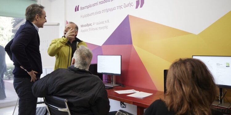 Διάλογος Μητσοτάκη με ορειβάτη “αποκαλύπτει” την ημερομηνία των εκλογών