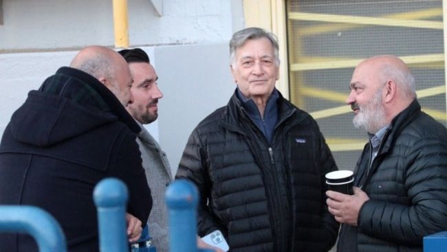 Στο γήπεδο ο Κωστούλας μαζί με τους συνεργάτες του Καμίνσκι