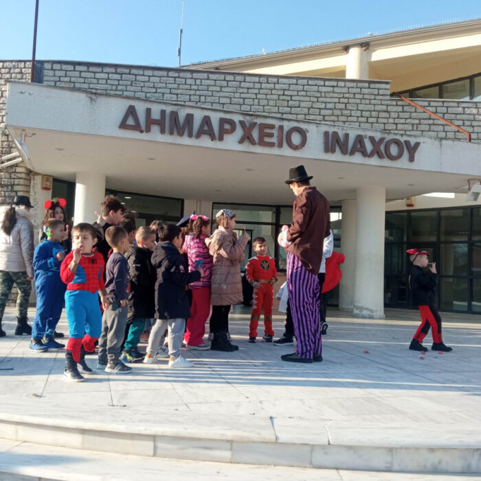 Ενθουσίασαν οι κλόουν σε Χαλκιόπουλο και Μενιδί στις αποκριάτικες εκδηλώσεις