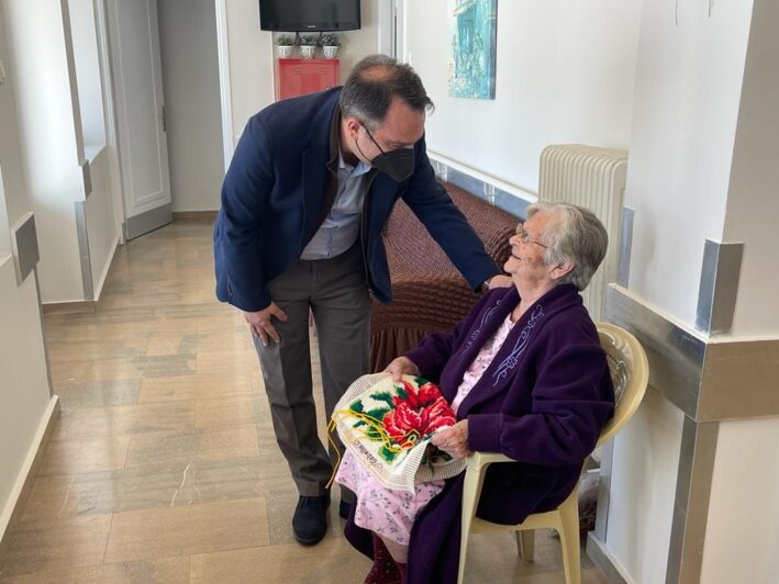 Επίσκεψη του Θανάση Παπαθανάση στο Σελίβειο Γηροκομείο Μεσολογγίου.