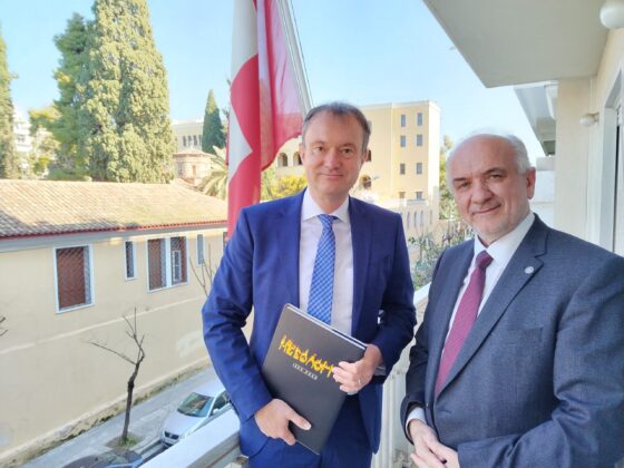 Η Ελβετία τιμώμενη χώρα στις Εορτές Εξόδου 2023 / Σε ένθερμο κλίμα η συνάντηση του Κώστα Λύρου με τον Πρέσβη της Ελβετίας