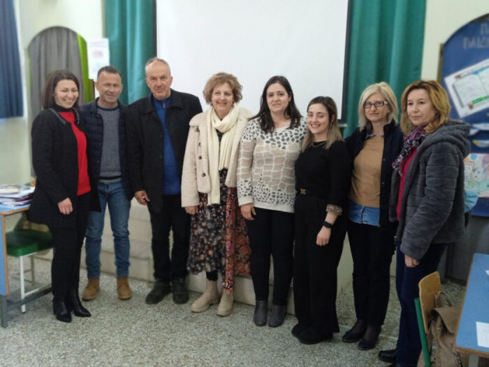 Η συγγραφέας Σταυρούλα Κάτσου Καντάνη σε εκδήλωση του Δημοτικού Σχολείου Δοκιμίου