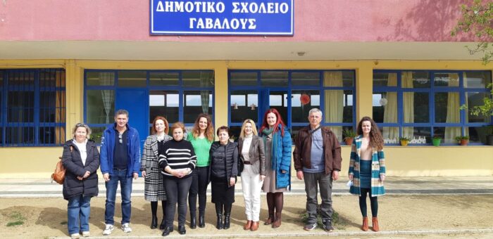 Δωρεά πινάκων σε δημοτικά σχολεία του Δήμου Αγρινίου από την οικογένεια Σπύρου Μαστοράκη