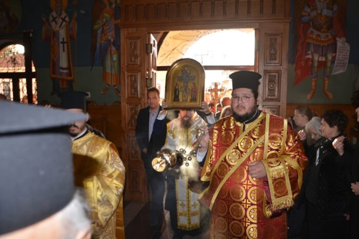 Υποδοχή Τιμίου Σταυρού στον Άγιο Κωνσταντίνο-Πανηγυρικά εορτάσθηκε η Κυριακή της Σταυροπροσκυνήσεως