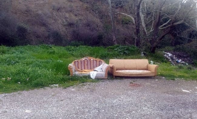 Ε.Ο Αγρινίου – Καρπενησίου – “Σαλονάτος” ασυνείδητος άφησε το υπαίθριο σαλόνι για ξεκούραση στους οδηγούς