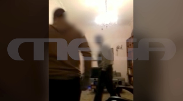 Θρασύτατοι διαρρήκτες άδειασαν σπίτι – Τους κατέγραψε κάμερα ασφαλείας