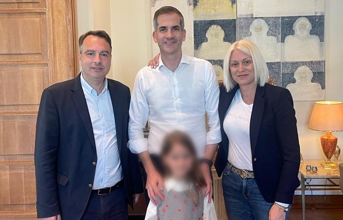 Η Σοφία Ραφαέλα πήρε από το νονό της τα πασχαλινά δώρα!