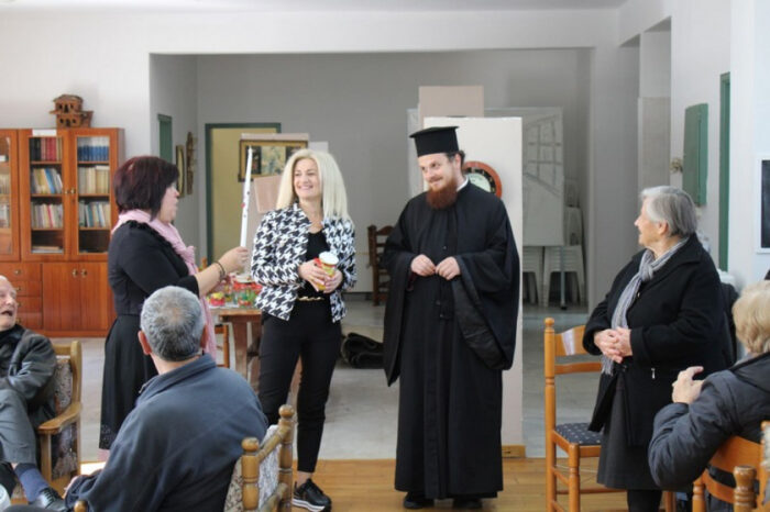 Αμφιλοχία: Δώρα στα μέλη του ΚΑΠΗ πρόσφερε η Πρόεδρος ΚΕΚΑΔΑ Ζωή Ντρούτση