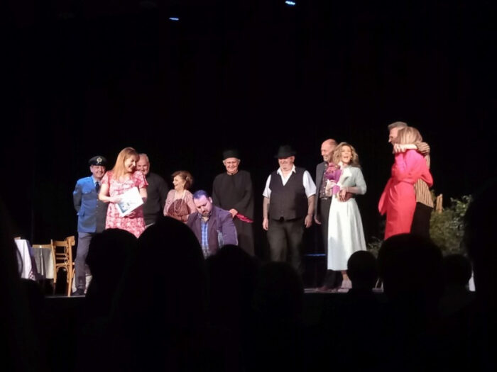 Αγρίνιο: Με μεγάλη συμμετοχή και πολύ γέλιο η πρεμιέρα του «Πάρτυ στο Μαντρί»