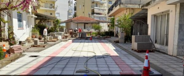 Σε εξέλιξη οι παρεμβάσεις σε πεζοδρόμια στο Αγρίνιο