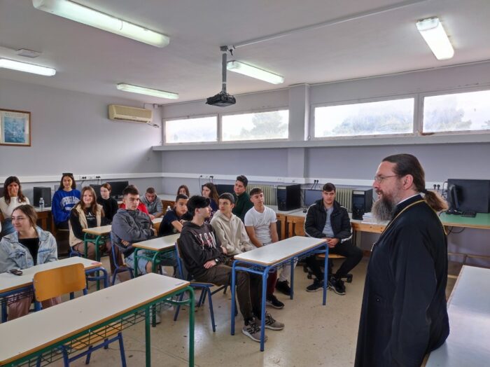 Το 1ο Λύκειο Μεσολογγίου επισκέφθηκε ο Μητροπολίτης Αιτωλίας και Ακαρνανίας