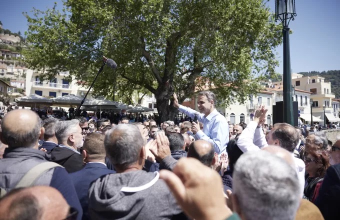 Μητσοτάκης από Ναύπακτο: Δεν πρέπει να επιτρέψουμε σε κάποιους να ξαναγυρίσουν τον τόπο πίσω