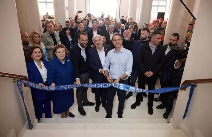 Ο Μητσοτάκης στο Μεσολόγγι: Έκοψε την κορδέλα στα εγκαίνια ανακαίνισης του Μουσείου – Δείτε φωτογραφίες