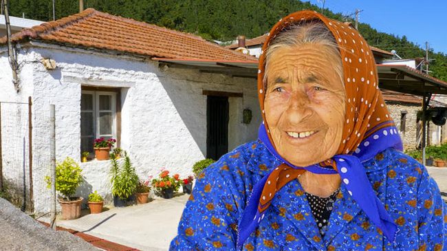 Η πονεμένη ιστορία της γιαγιάς Μαρίας από την Παραβόλα Αγρινίου-Θυμάται τα παιδικά χρόνια στη Ναυπακτία και το Μεσολόγγι